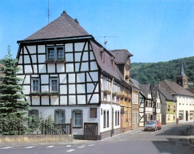 historischer Dorfeingang an der "unteren Pforte" in der Hauptstraße