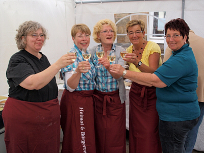 Wer hilft mit beim Weinfest 2014?